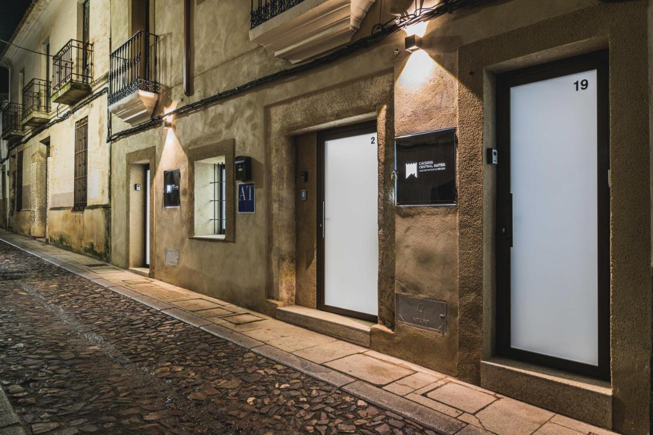 Apartamentos Caceres Central Suites Екстериор снимка