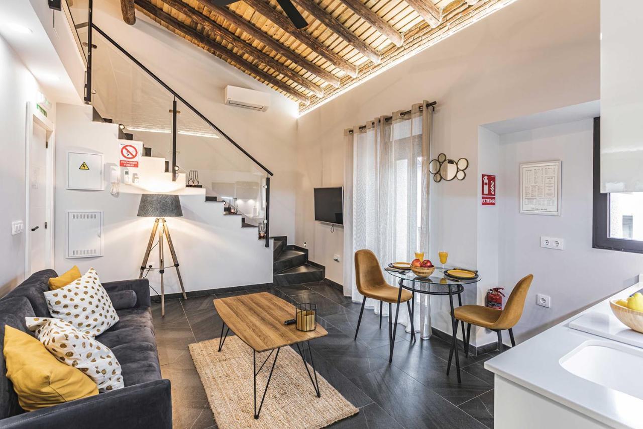 Apartamentos Caceres Central Suites Екстериор снимка