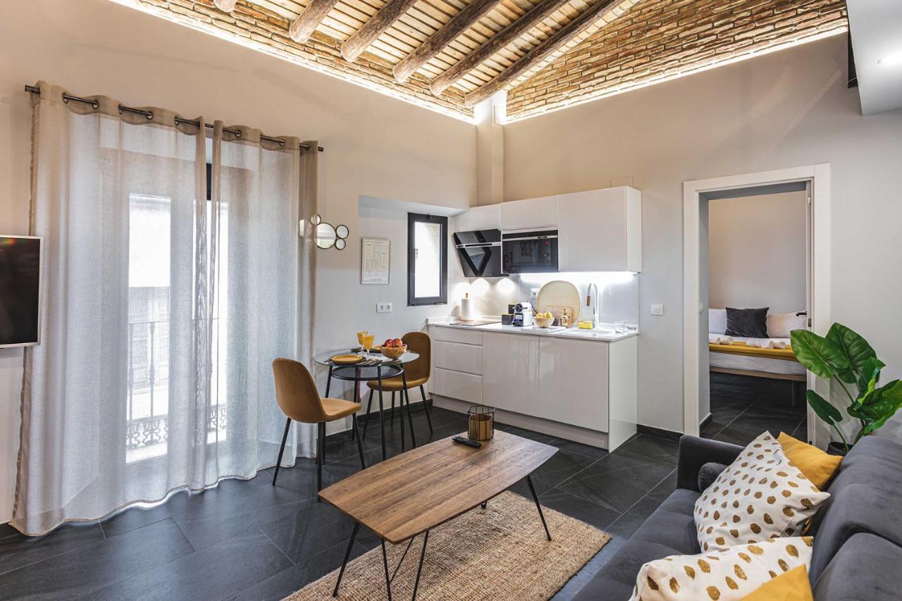 Apartamentos Caceres Central Suites Екстериор снимка